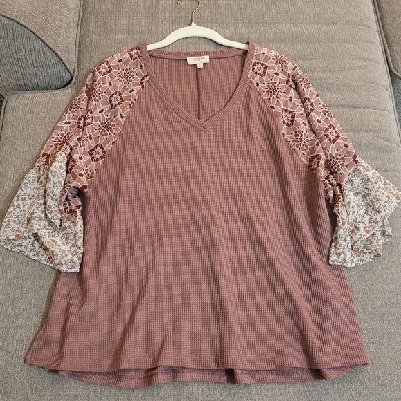 Umgee Tops - Umgee Floral Boho Waffle Knit 1/2 Flare Sleeve Top Blouse Size Medium